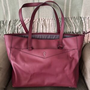 Vera Wang 🫐 Maroon Burgundy Faux Leather Large Tote Bag
